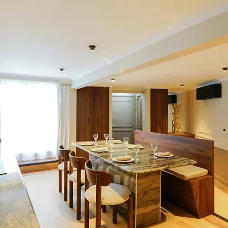 Apartament Charming With Balcony Paryż