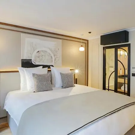 Charming With Balcony *